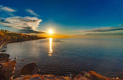 Incredible Views w Garage on Lake and bike trail - Foto 17