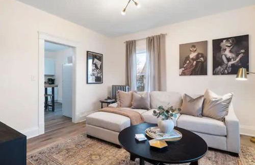 Newly Renovated - Professionally Designed - 2 BR - Foto 18