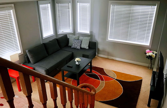 Entire 3 Bedroom Townhouse in Markham - Photo 9