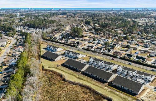 Little River 3BR Villa with Outdoor Movies & Fire Pit, Indoor Fire Place, Arcades, & Beach! - Foto 52