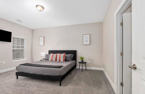 Modern New Build 2BR 2BA Condo w Garage and Patio - Foto 13