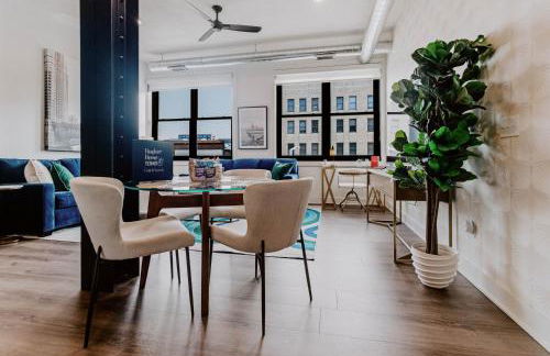 Husker Home TEN40 is in the heart of Downtown Lincoln where you can walk to Haymarket & UNL - Foto 12