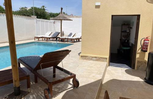 5 Bedroom, Luxury Villa - Heated Pool - Foto 35