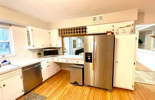 Large Private Ranch - Master Bedroom Suite with King Bed and private Bathroom - Fenced Yard - Pets & Kids Welcome - Pool Table - Foto 12