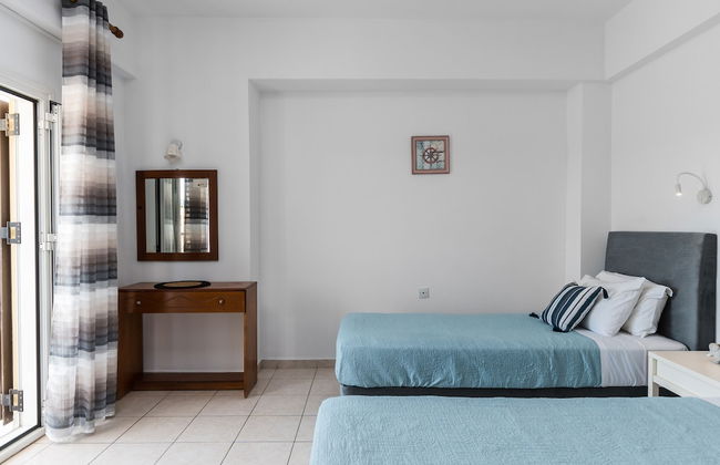 Dora Pool Studios by Konnect, 150m from the Beach - Photo 3