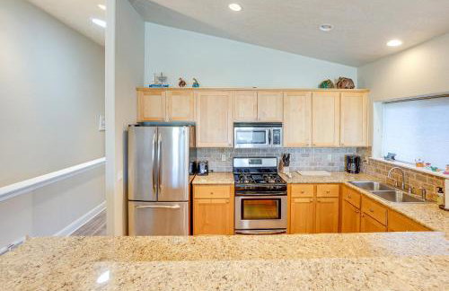 Steps to Shore Home with Hot Tub in Gold Beach - Foto 11