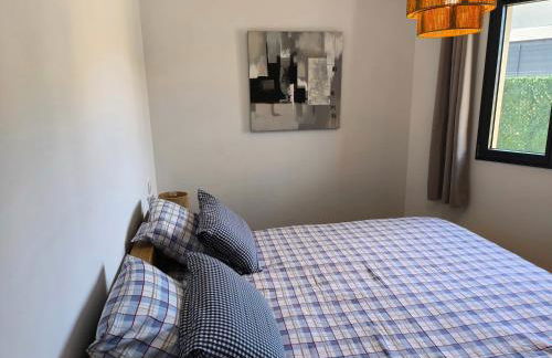 villa récente climatisée avec piscine privée - Photo 24