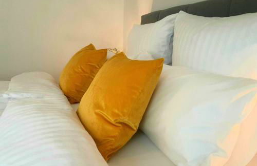 Gelbe Koffer - Großes 3 SZ Apartment Homburg - 1 km Uniklinik - bis 6 Pers - Balkon - Parkplatz - Self-Check-in - Foto 12