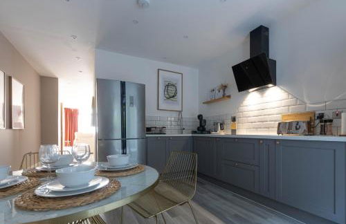 Luxury 1BR Seafront Apartment - Photo 15