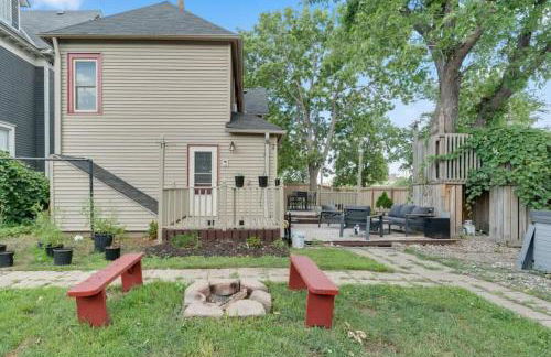 City Oasis Awaits Cozy DT Home With Hot Tub Vikings - Foto 20