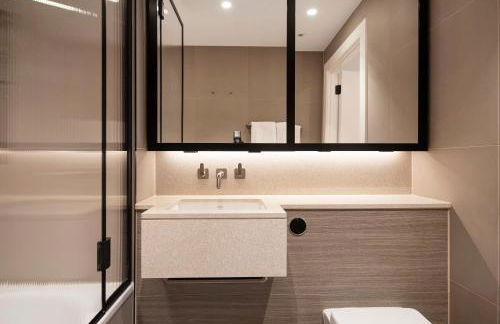 Lux and Large 2 bed Battersea Power Station - Foto 30