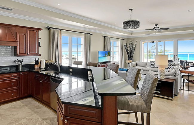 Luxury Penthouse Condo With 360 Oceanviews - Photo 3