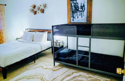 Sunny 3BR Oasis with Water View and Beach Gear Near Siesta - Foto 15