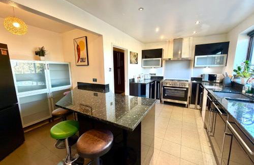 Indoor Heated Pool - Large Family Home - Sleeps 12 - Near Bournemouth Beach - Photo 58