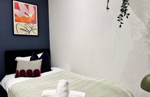 BIG House for Business Stays in Barnsley with 6-bedrooms & 8 Beds by PureStay - Foto 16