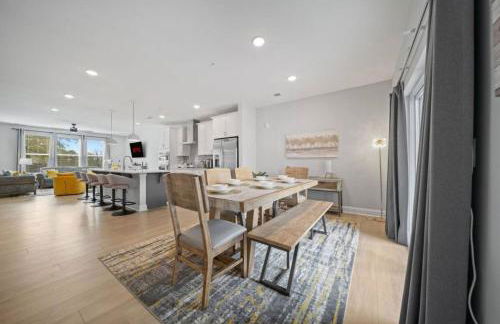 NEW Luxury Condo, Rooftop Terrace, EV Charger! - Foto 21
