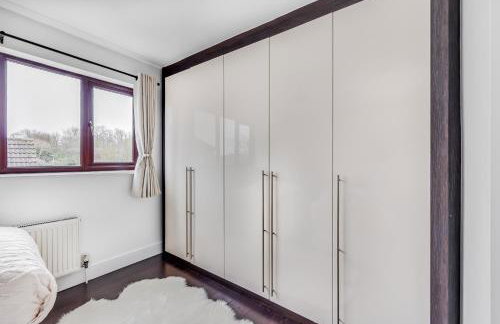 Shenley House - Close to City Centre - Driveway Parking, Self-Check-In, Workspace, Fast WiFi and Smart TV by Yoko Property - Foto 4