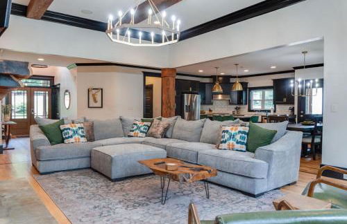 Luxurious Lake Front Estate, Sleeps 20, Game Room and Pet Friendly - Foto 9