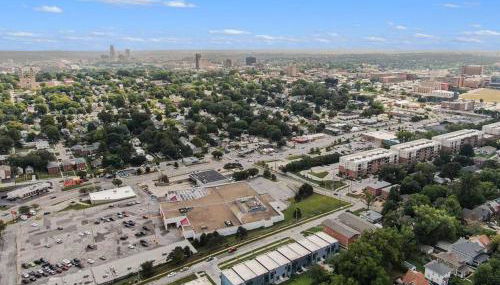 Luxurious Midtown Retreat with Elevator Access - Foto 2