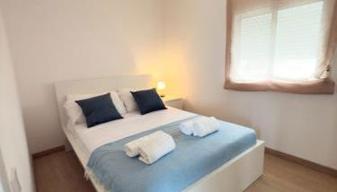 110 - Beachside Renovated 1BR apt 5 min from Beach - Photo 2