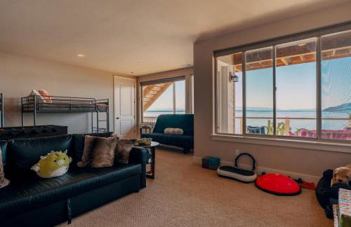 Stunning House with Views of Puget Sound! Ideal for Family Reunions - Photo 46