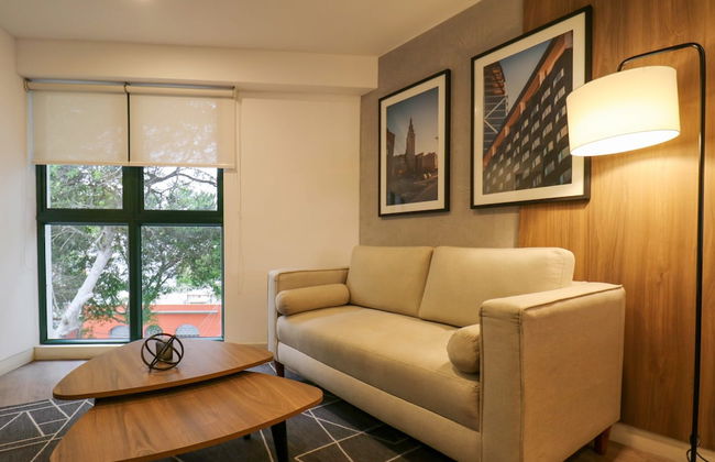 w Impressive 1BR Near Central Restaurante - Foto 7