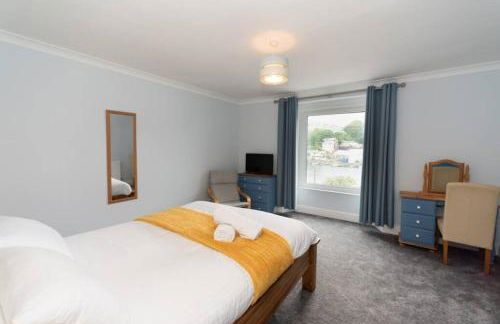 Large House in Looe, Near Beach and Bars with Great Views, Free Parking and Free Access to a Nearby Indoor Swimming Pool - Foto 23