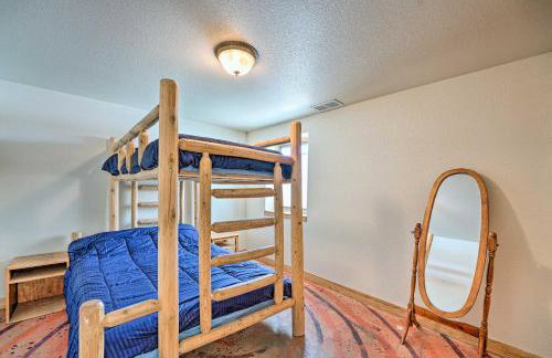 Lakefront Country Home with Waterslide and Trampoline! - Foto 27