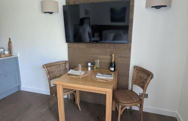 Saltwater Lodge - Air Conditioned 75yrd to the sea - Photo 3