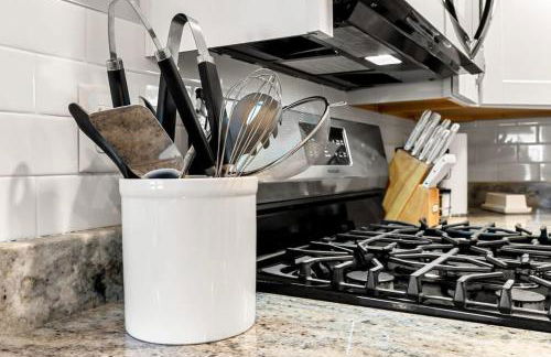 Beachfront Parking Salisbury Beach Retreat - Foto 33