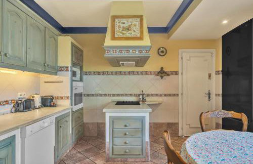 Villa Arin - Beachside Family Home by Finest Rentals - Photo 14