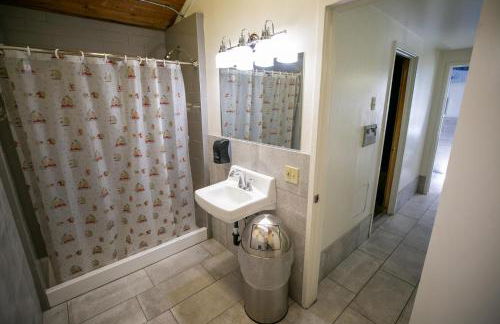 Slopeside & Spacious Home WITH Parking - Foto 39