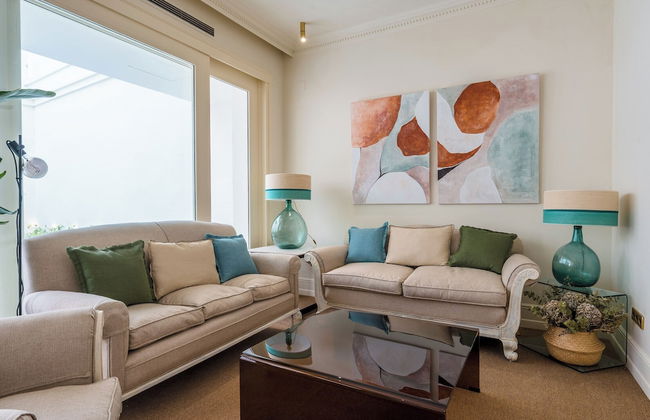 Luxurious Apartment with Patio and Pool - Foto 17