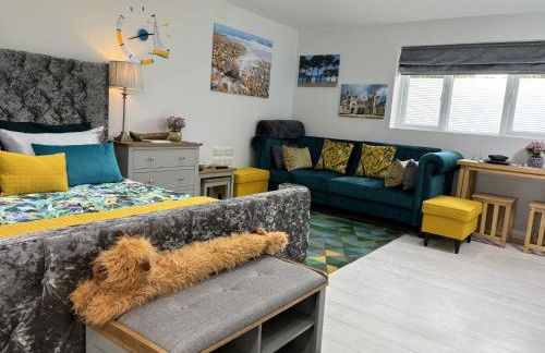 Entire guest suite in Highcliffe Dorset - Photo 3