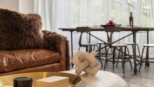 The Morgan - Refined 2BR King Suite with Free Parking - Foto 5