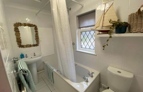 Leeward Lodge - Photo 2