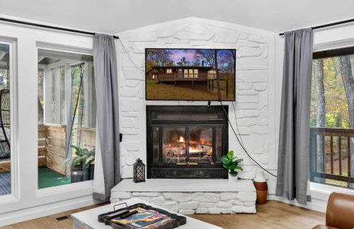 Two Cabins Retreat in Woods Resort - Dog-Friendly - Foto 49