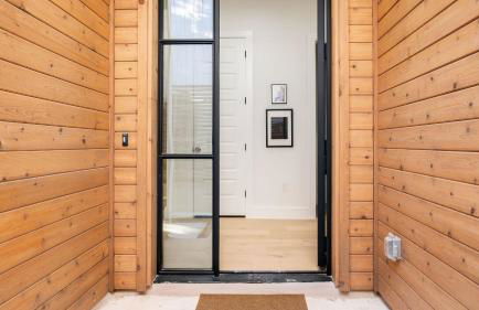 6BDR Luxe Pool Retreat • City Views Ping Pong Foosball Guest House Henley - Foto 83