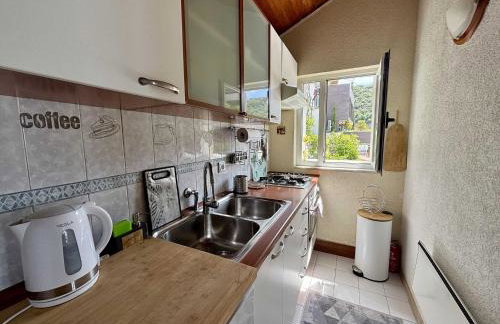 Indy's Beach Apartments -Two Bedroom Apartment with Balcony and Sea View - Photo 29