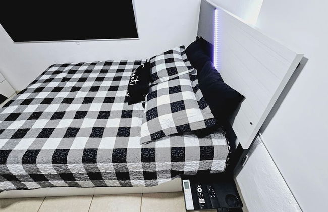 Cozy and Modern Apartment Black & White With Jacuzzi on Terrace - Photo 11