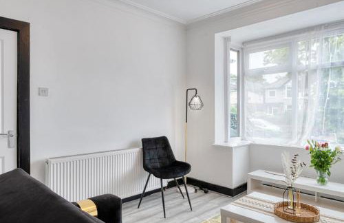Contractors & Relocation haven, 3BD House, Secure off-site parking & office space - Foto 19
