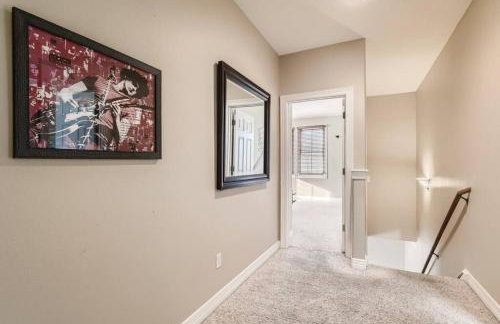 Warm Suburban 3BR Townhome near DT - Foto 20