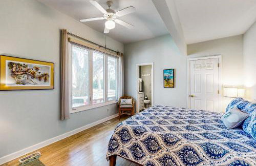 Three dog-friendly, waterfront cottages with full kitchens & private beach - Foto 15