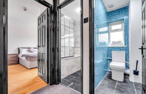 Spacious 4-Bed Haven in Orpington Retreat - Photo 15