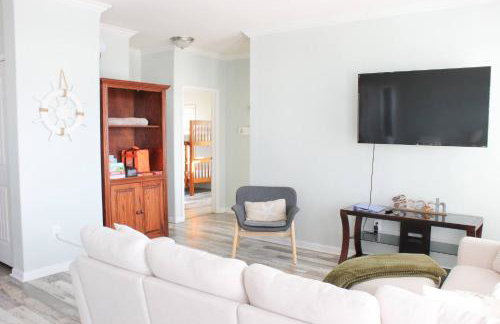 Beach Getaway at 2 Pelicans Walk to the Water - Foto 5