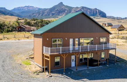 The Yellowstone - Spacious Wapiti Valley Cabin with Stunning Views! - Foto 3