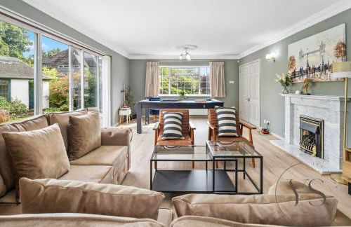 Spacious 6BR Villa in 32 Le More Birmingham with 7 Beds and Free Onsite Parking - Foto 1