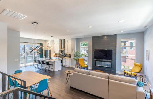 Lux Home 5 mins to Grand Park with Private Garage-Family Friendly - Foto 10