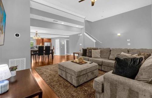 Vibrant 4BR Family Townhome 1 mile from Disney World and Disney Springs - Photo 41