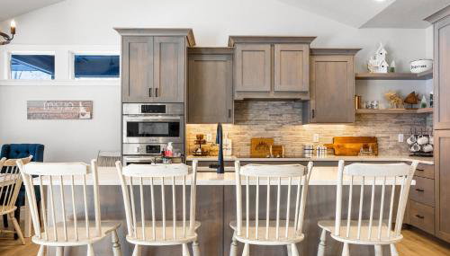 New Mountain Bluebird - walk to lake, golf, and town - game rm - family friendly - sleeps 14 - Foto 2